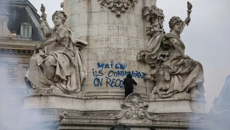 Paris Belediyesi'nden Grafiticilere Sert Müdahale Çağrısı