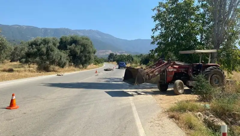 İzmir'de Motosiklet Kazası: Sürücü Hayata Tutunmaya Çalışıyor