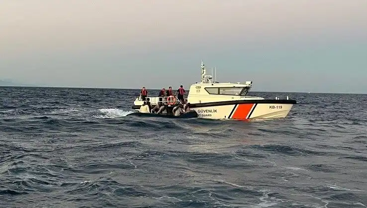 Ayvacık Açıklarında 17 Göçmen Kurtarıldı, Ne Olacak?