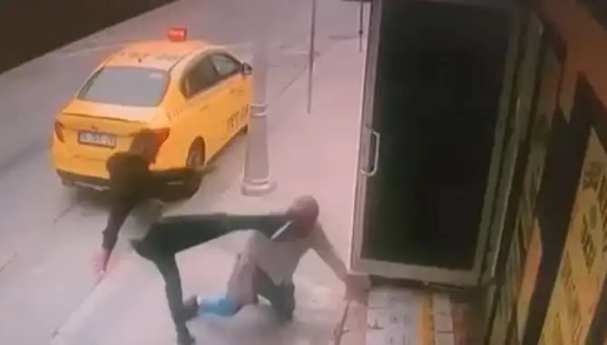 Oğlunun Alacaklısı ile Yüzyüze Gelen Baba, Taksi Durağında Dehşet Yaşadı!