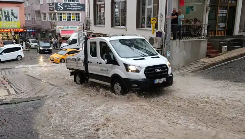10 Dakikada Yaşanan Sağanak, Şehri Su Altında Bıraktı!