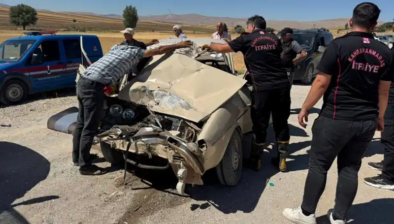 Kahramanmaraş'ta Feci Kaza: Kamyonet ile Otomobil Çarpıştı!