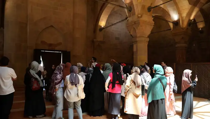 Dilleri Kısır, Kalemleri Kırık: Eşi Benzeri Olmayan Bir Dünya