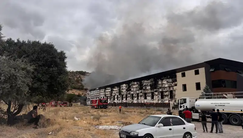 Kayseri'deki Mobilya Fabrikasında Korkutan Yangın: 3 Milyon TL Hasar!