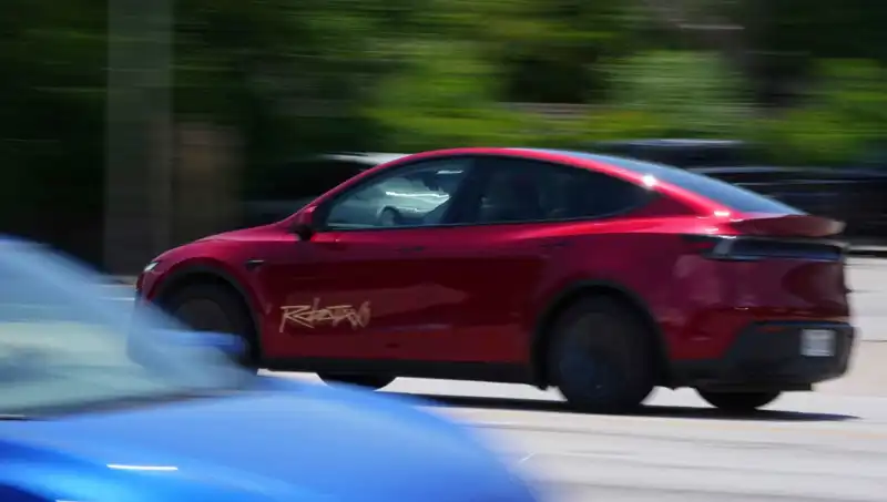 Tesla'nın Robotaxi Projesi: Hız Sınırını Aşarak Sınıfta Kaldı!