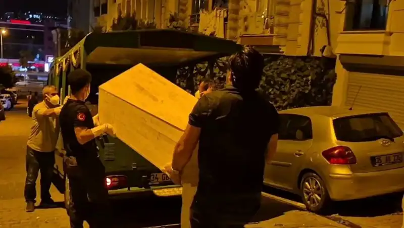 Esenyurt'ta Gizemli Ölüm: Kadın Cesedi Bulundu, Soruşturma Başlatıldı
