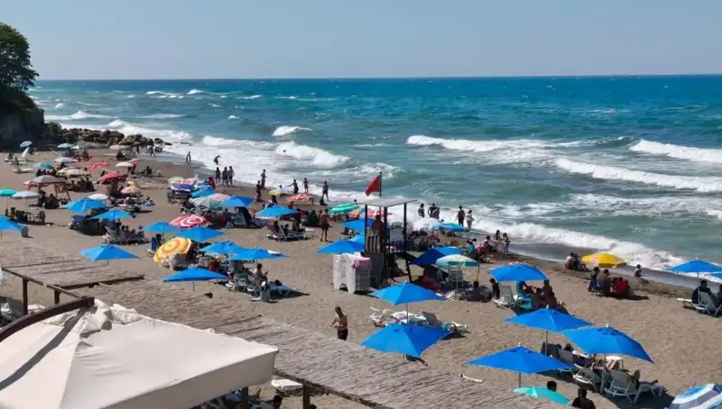Akçakoca'da Denizdeki Tehlike: Deniz Yasağı Duyuruldu!