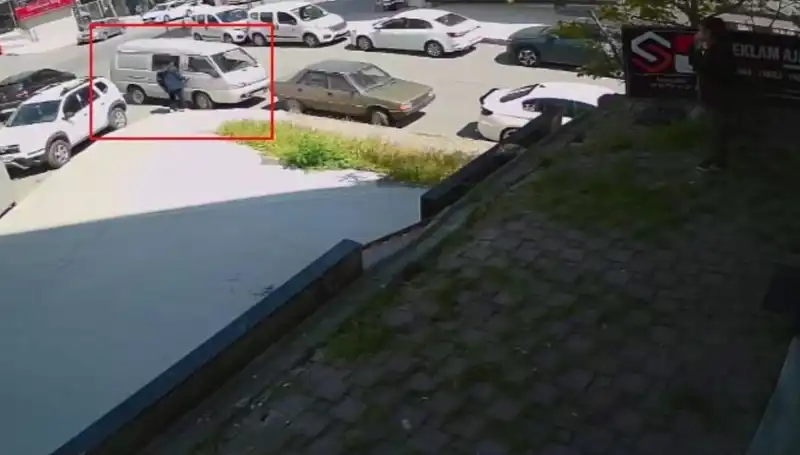 Aracını Çalmak İsteyen Hırsızı Suçüstü Yakalayan Kahraman Vatandaş!