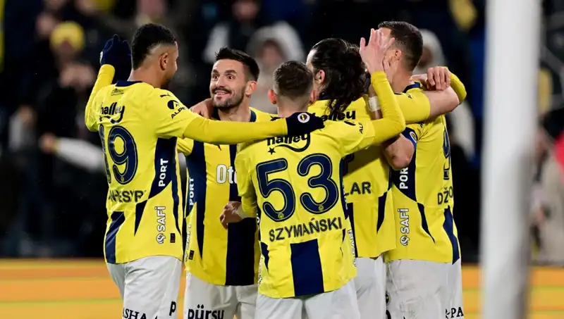 Kadıköy'de Tarihi Maç Öncesi Gergin Atmosfer: Tüm Gözler Şimdi Orada!