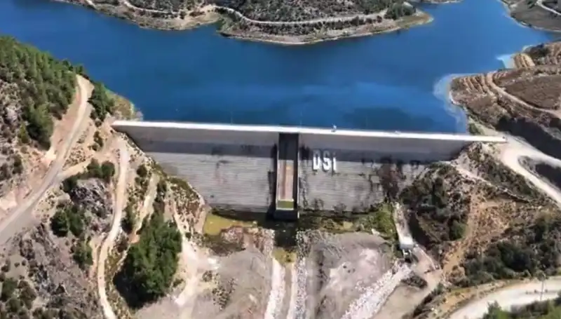 Çeşme’nin Su Hasreti Sona Eriyor: Kesintiler Artık Geçmişte Kaldı