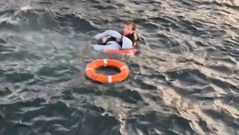 Boğaz'da Denize Düşen Kadın için Ekipler Seferber Oldu