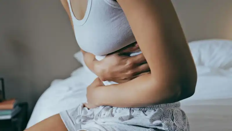 22 Yaşında Bağırsak Kanseri Teşhisi: Aylarca Görmezden Gelinen Belirtinin Hikayesi