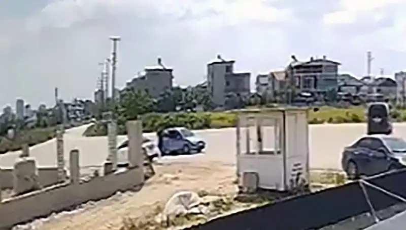 Park Halindeki Araçlardan Çalınan 450 Bin Lira, Güvenlik Kameralarını Aşan Hırsızlık