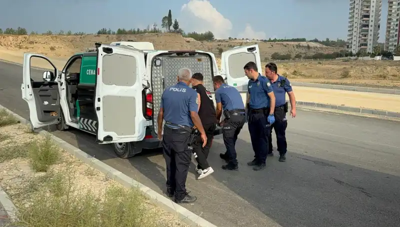 Yol Kenarında Bulunan Gizemli Ceset Olayı Şok Etti