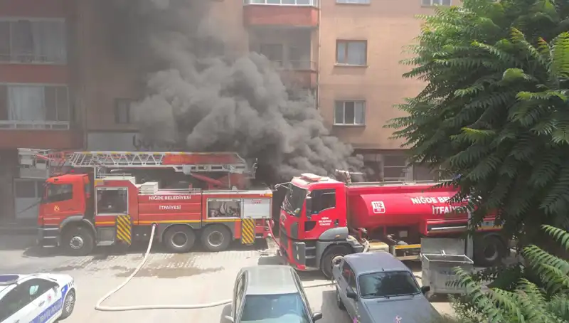 Niğde'de Beyaz Eşya Deposunda Büyük Yangın: Nedenleri ve Sonuçları