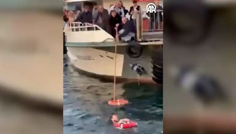 Üsküdar'da Yolcu Denize Düştü: Korku Dolu Anlar Yaşandı!