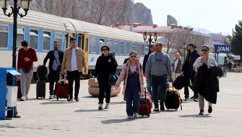 Van, Nevruz’da İranlı Turistlerle Şenlenecek: Kente Akın Ediyorlar!